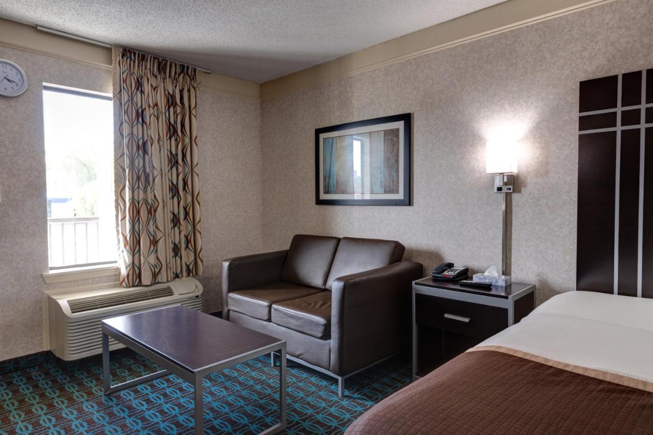 Motel Deluxe - I-95 Fayetteville