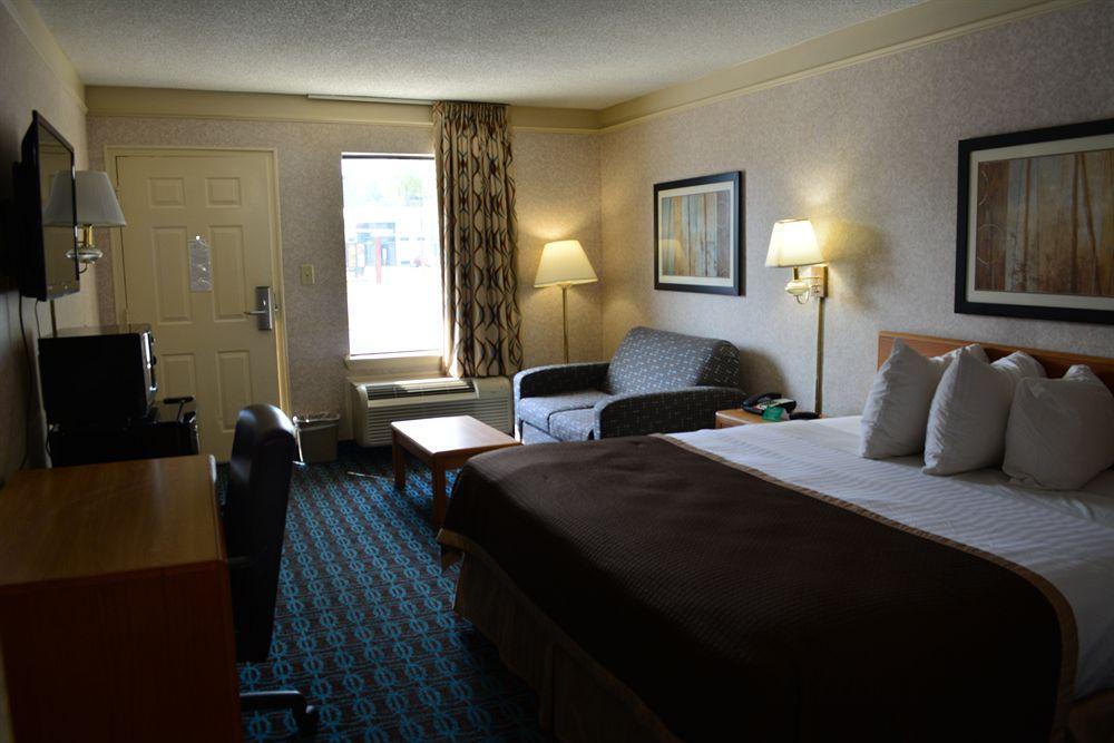 Motel Deluxe - I-95 Fayetteville