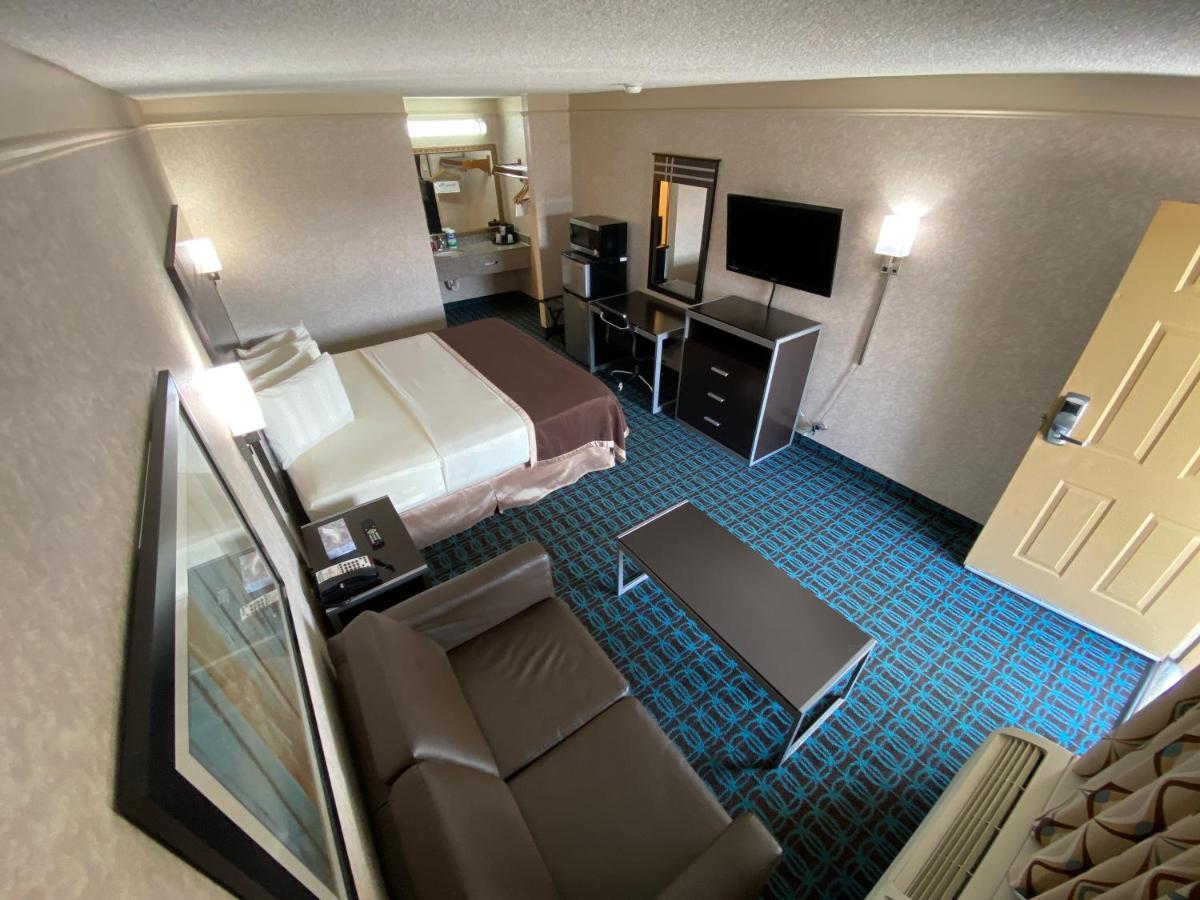 Motel Deluxe - I-95 3*
