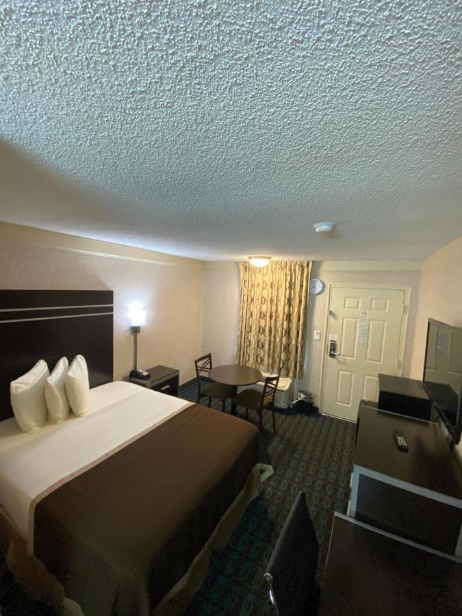 Motel Deluxe - I-95 3*