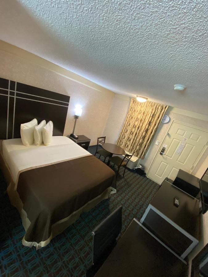 Motel Deluxe - I-95 3*